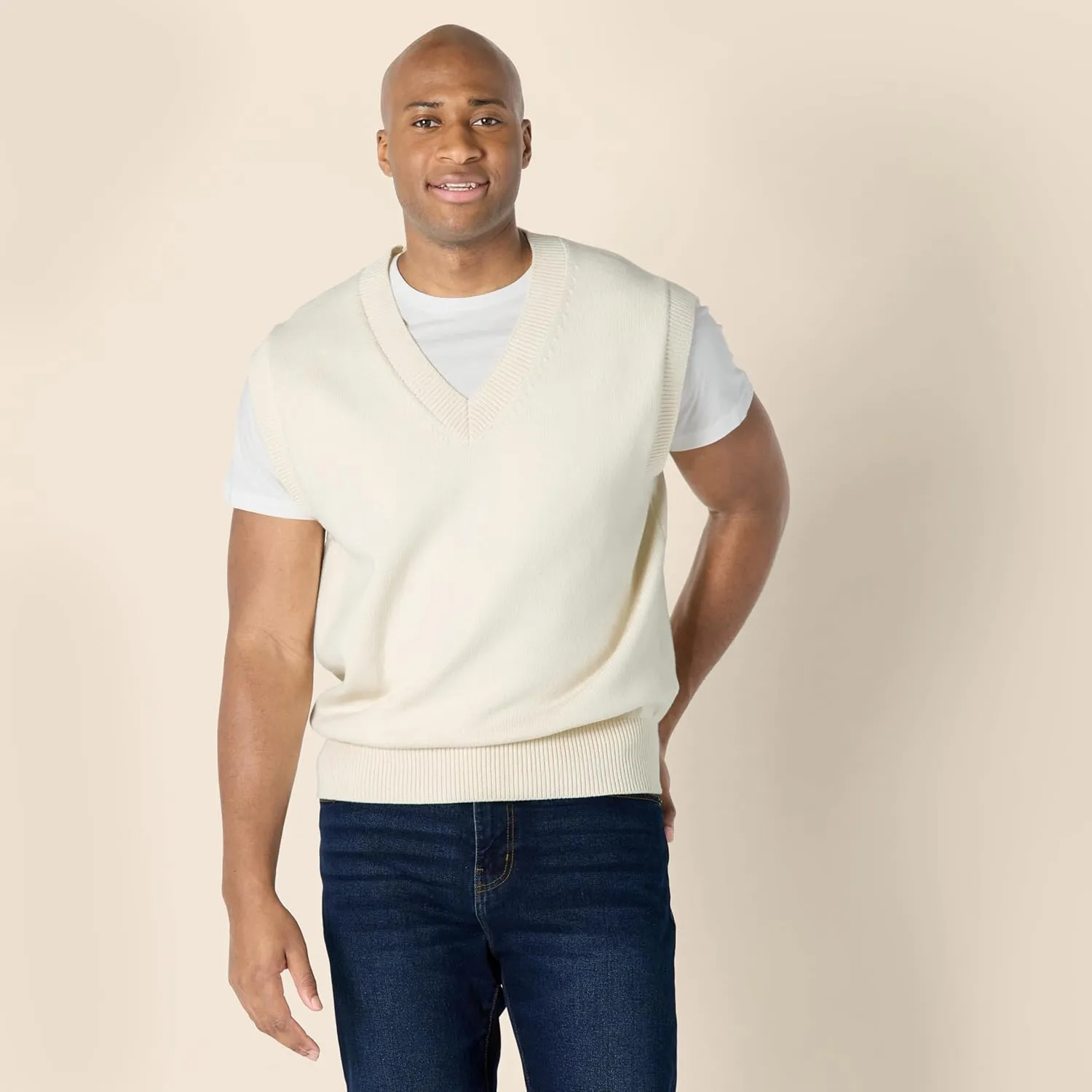 Amazon Essentials Men's Relaxed-Fit V-Neck Sweater Vest