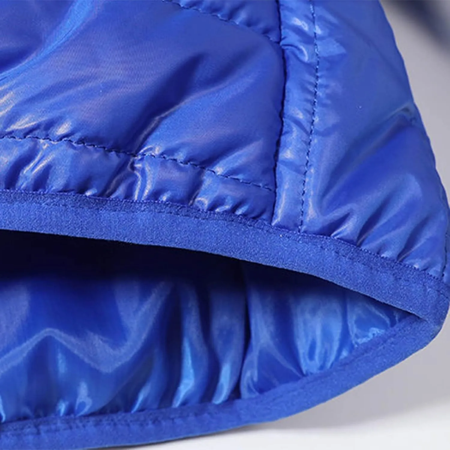 Men's Shiny Puffer Jacket Winter Warm Down Coats Packable Hooded Waterproof Outerwear with Pockets