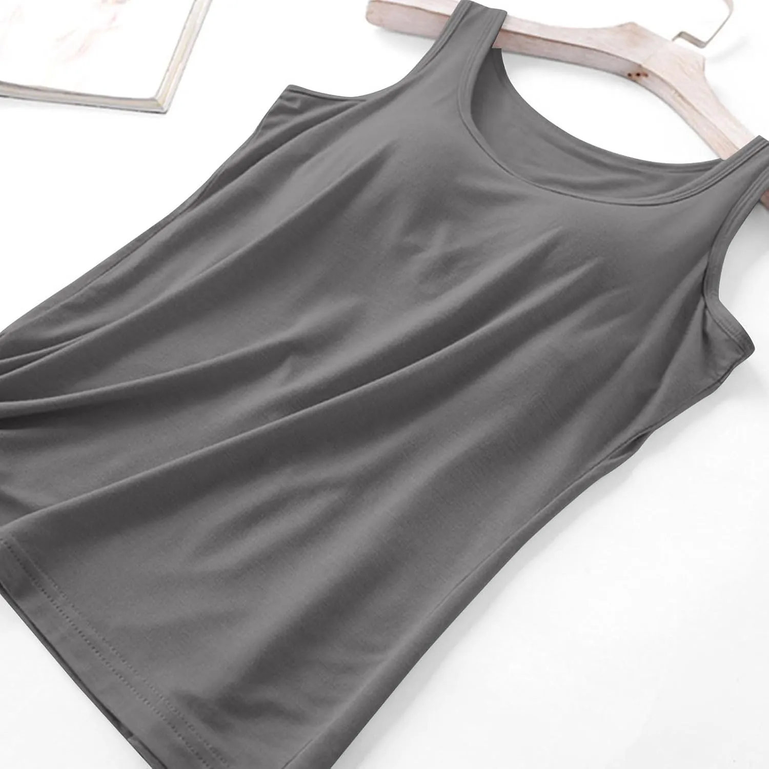 Womens Built in Bra Tank Tops Summer 2025 Sleeveless Crew Neck Basic Cami Shirt Racerback Yoga Athletic Blouses