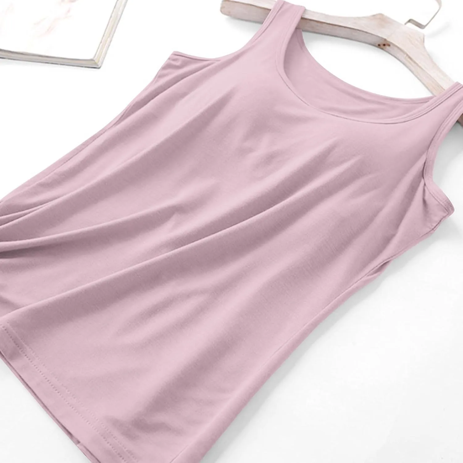 Womens Built in Bra Tank Tops Summer 2025 Sleeveless Crew Neck Basic Cami Shirt Racerback Yoga Athletic Blouses