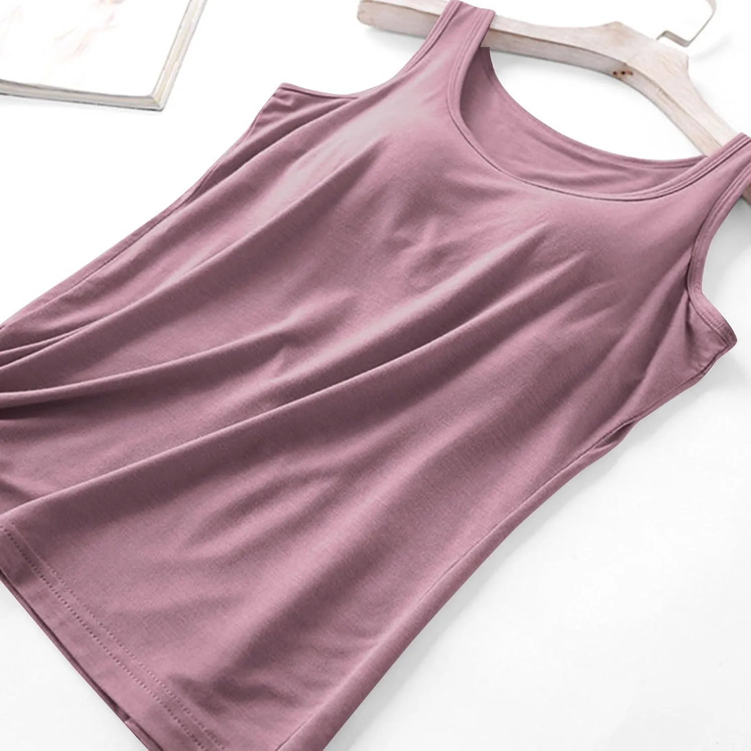 Womens Built in Bra Tank Tops Summer 2025 Sleeveless Crew Neck Basic Cami Shirt Racerback Yoga Athletic Blouses